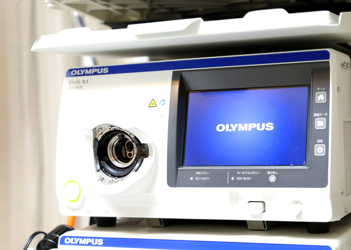最新鋭の検査機、オリンパス製のEVIS X1を導入。衛生管理も徹底